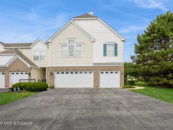 4 Arboretum Drive, Lombard, IL 60148