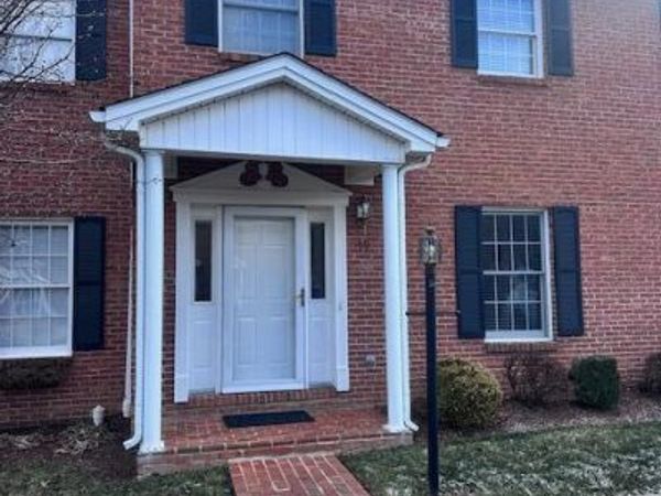 2734 East Oakland Avenue, Unit D39, Johnson City, TN 37601