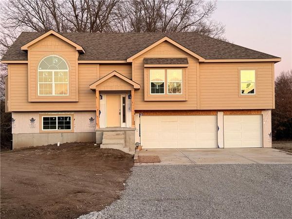 319 NE 51 Road, Warrensburg, MO 64093