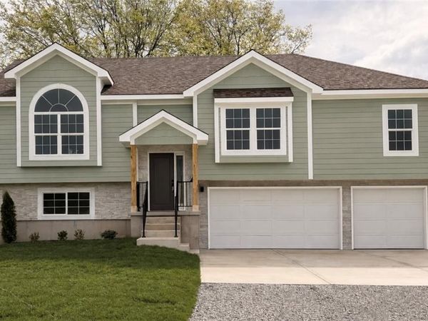 319 NE 51 Road, Warrensburg, MO 64093