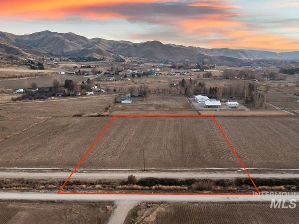 3680 Lexington Ln, Emmett, ID 83617