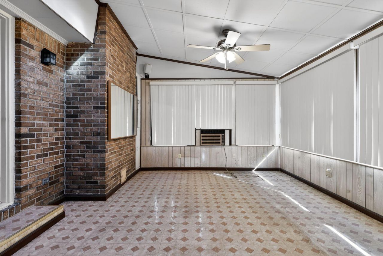 2572 Spring Valley Circle Photo 13