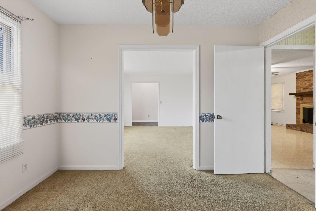 2572 Spring Valley Circle Photo 4