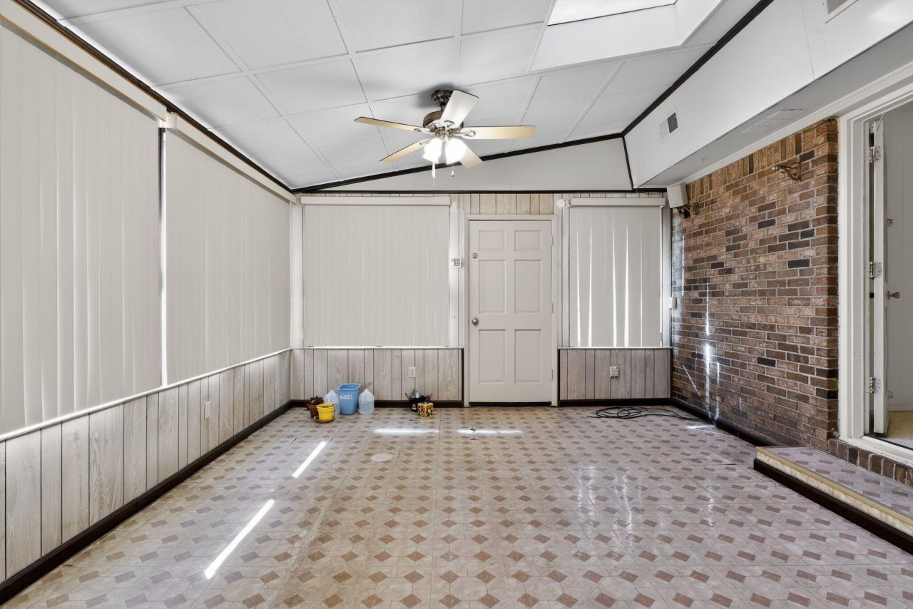 2572 Spring Valley Circle Photo 7