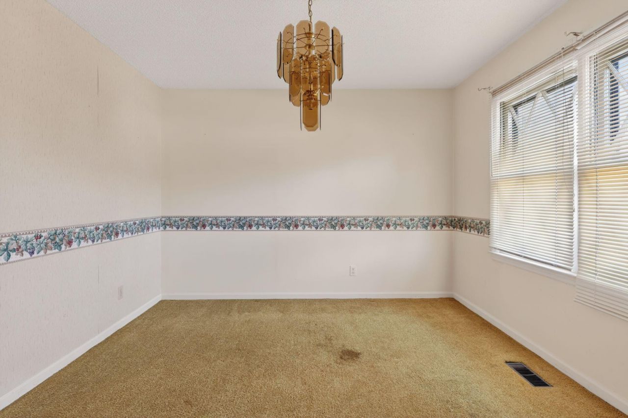 2572 Spring Valley Circle Photo 8