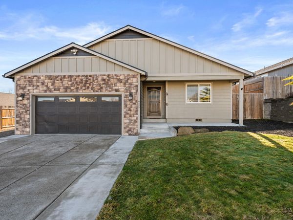 925 Sellwood Drive, Eagle Point, OR 97524