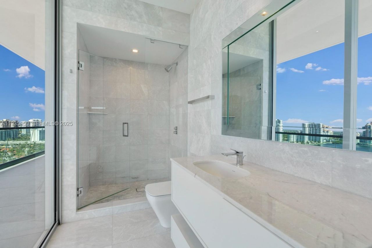 18501 Collins Ave, Unit 2304, Sunny Isles Beach, FL 33160 Photo