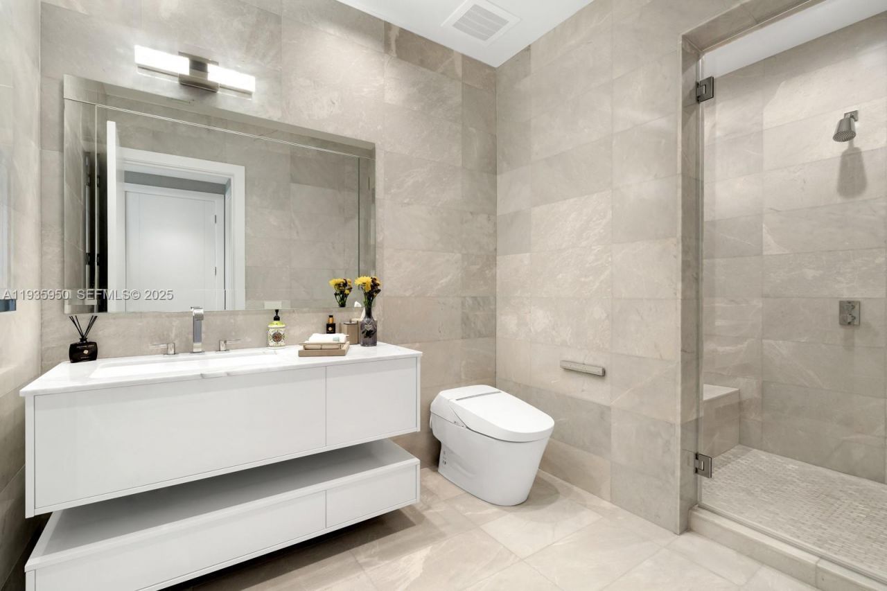 18501 Collins Ave, Unit 2304, Sunny Isles Beach, FL 33160 Photo