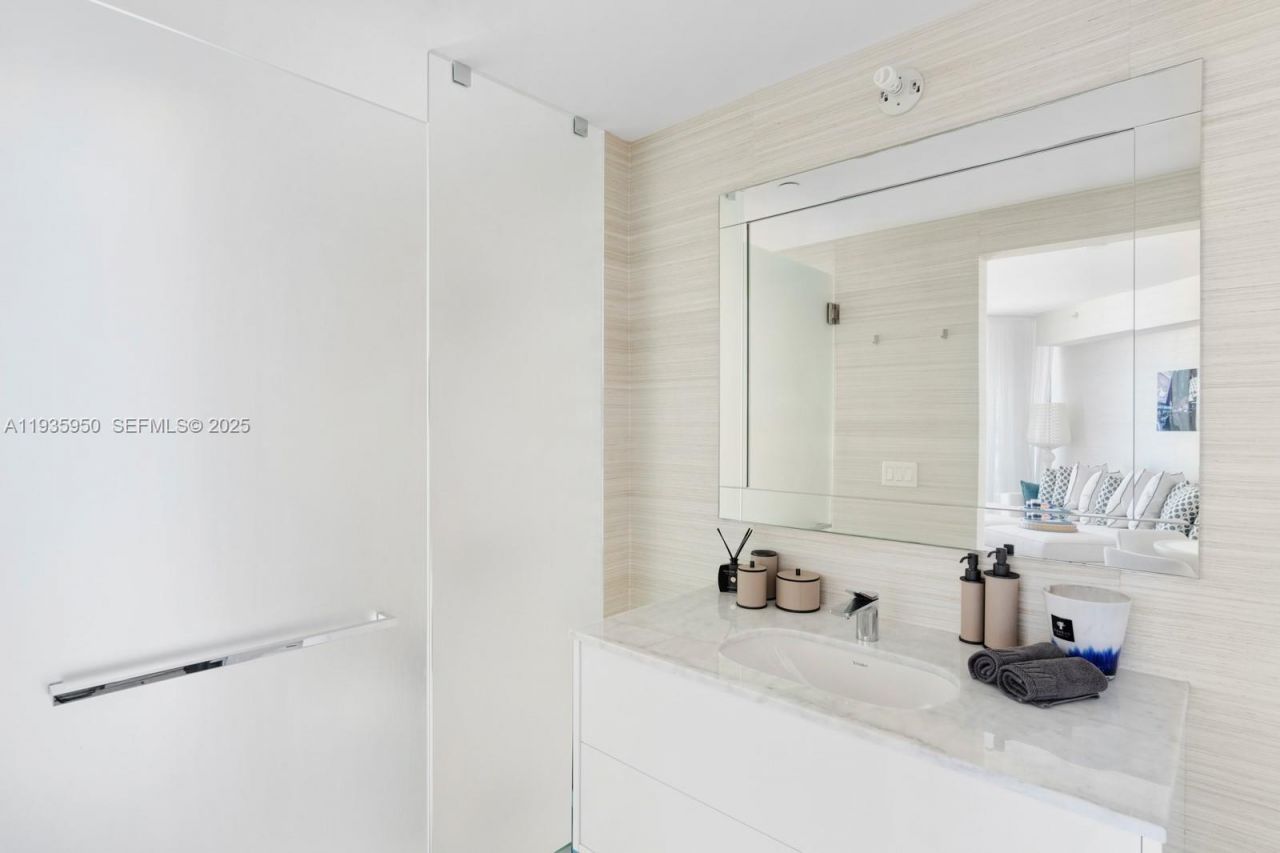 18501 Collins Ave, Unit 2304, Sunny Isles Beach, FL 33160 Photo