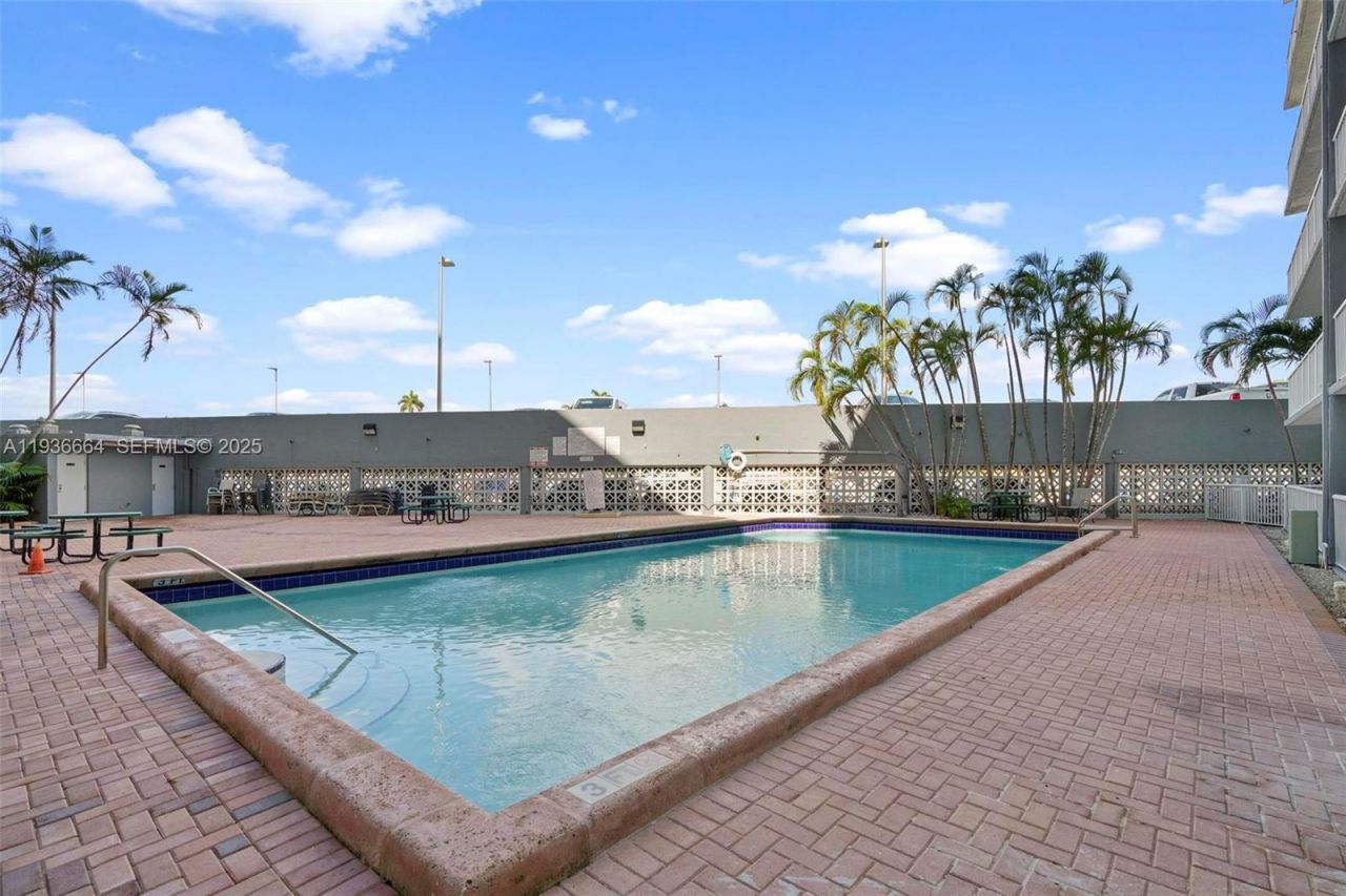 1800 NW 24th Ave, Unit 912, Miami, FL 33125 Photo