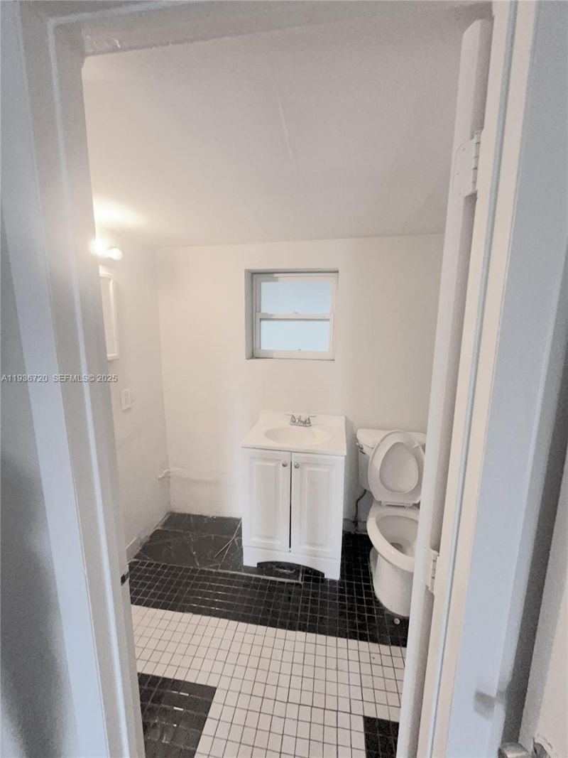 20500 NW 28th Ave. , Unit B, Miami, FL 33056 Photo