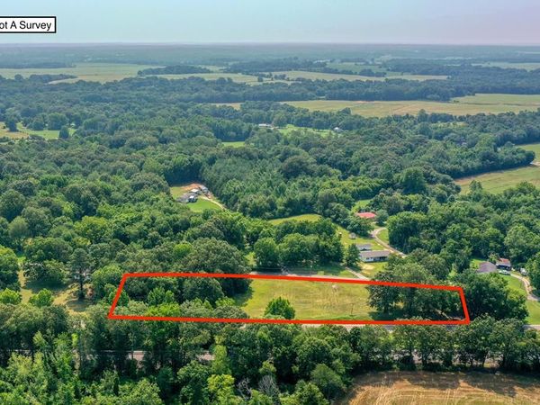 95 Railroad St, Trezevant, TN 38258