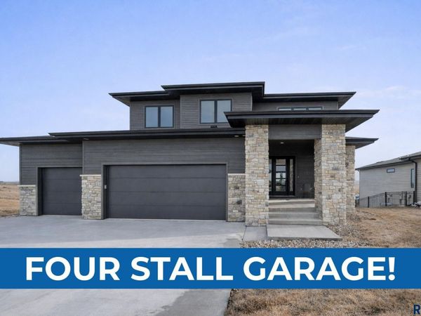 1517 W Autumn Cir, Brandon, SD 57005