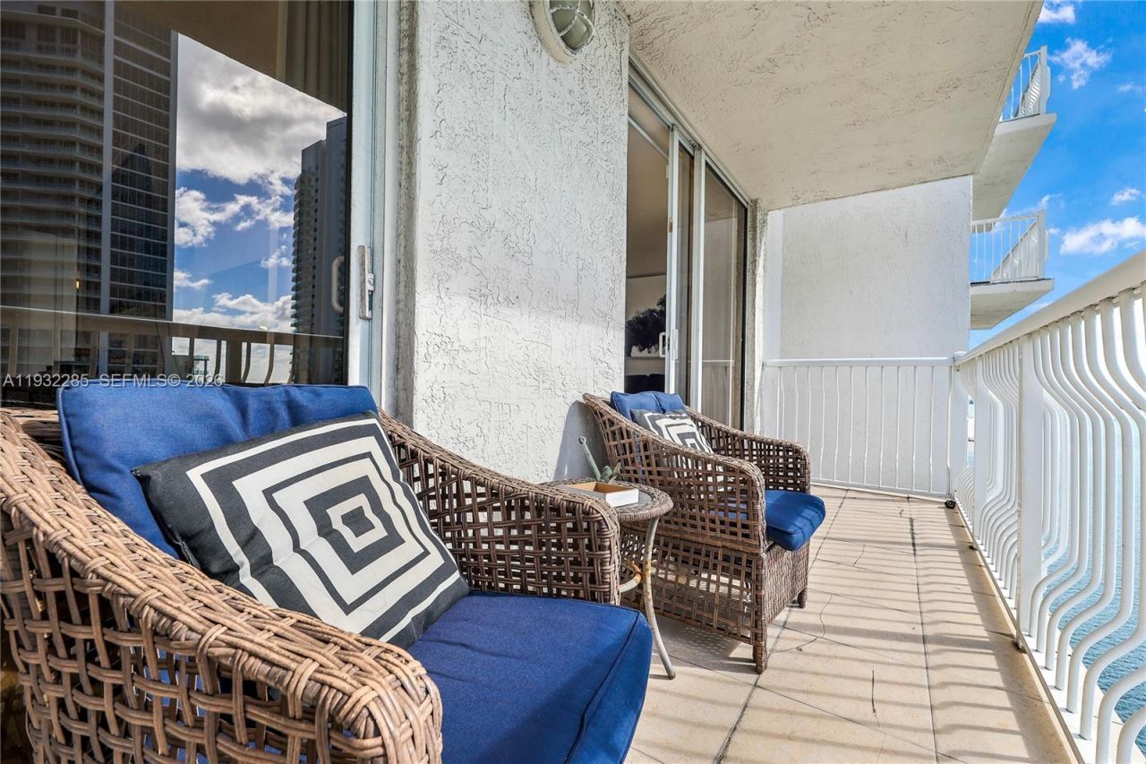 1200 Brickell Bay Dr, Unit 2903, Miami, FL 33131 Photo