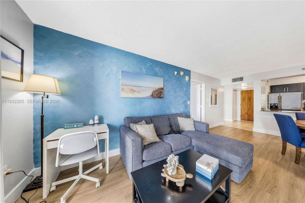 1200 Brickell Bay Dr, Unit 2903, Miami, FL 33131 Photo