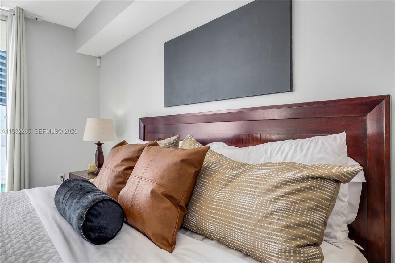 1200 Brickell Bay Dr, Unit 2903, Miami, FL 33131 Photo