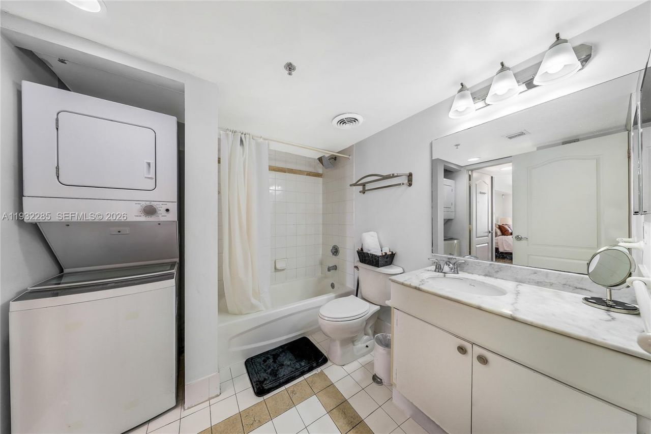 1200 Brickell Bay Dr, Unit 2903, Miami, FL 33131 Photo