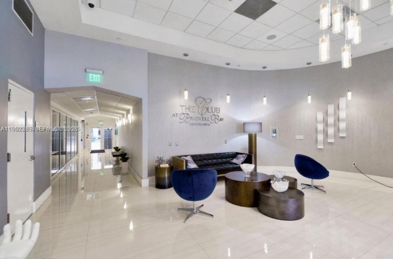 1200 Brickell Bay Dr, Unit 2903, Miami, FL 33131 Photo