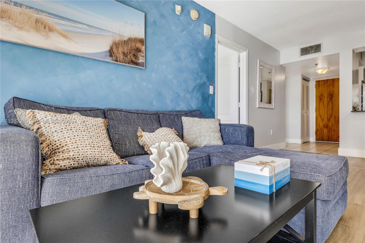 1200 Brickell Bay Dr, Unit 2903, Miami, FL 33131 Photo