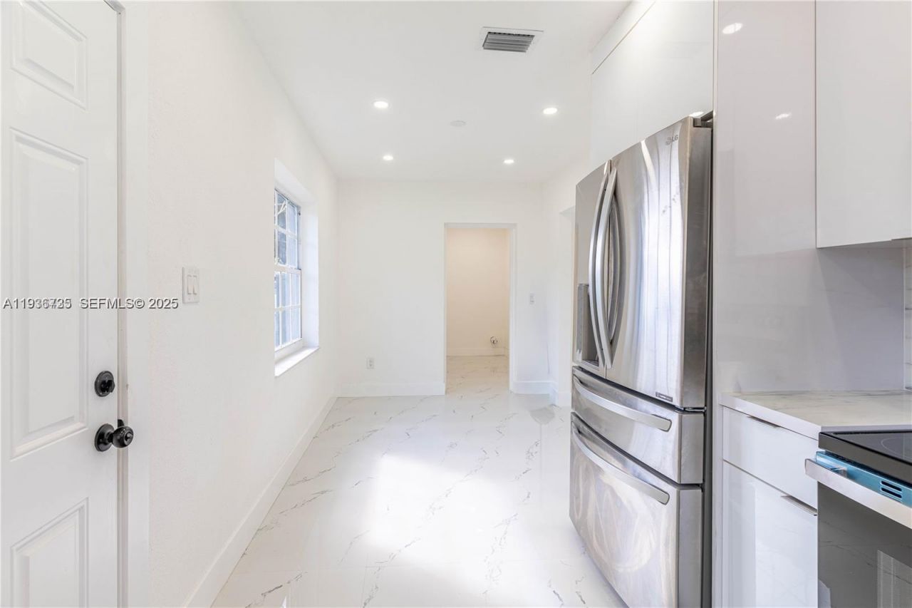 1430 NW 87th Ter , Miami, FL 33147 Photo