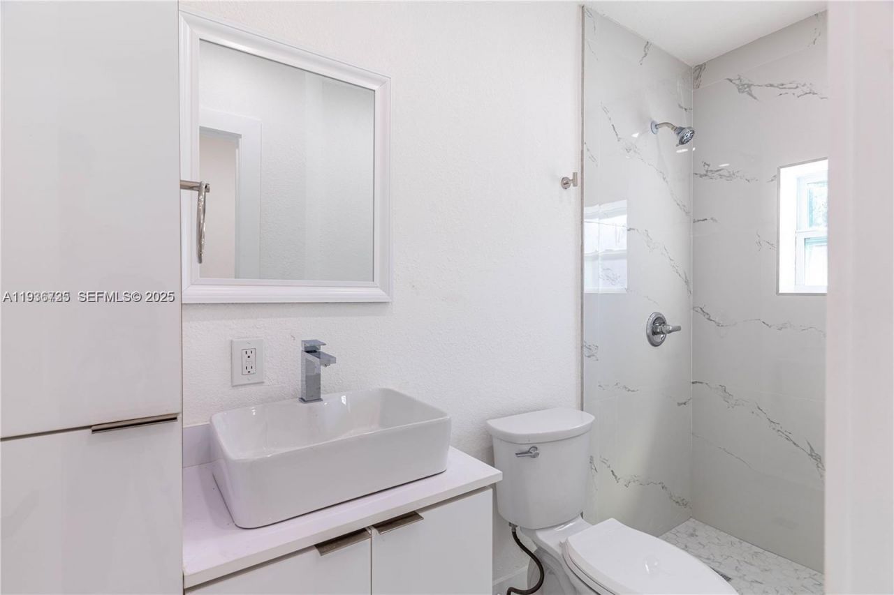 1430 NW 87th Ter , Miami, FL 33147 Photo