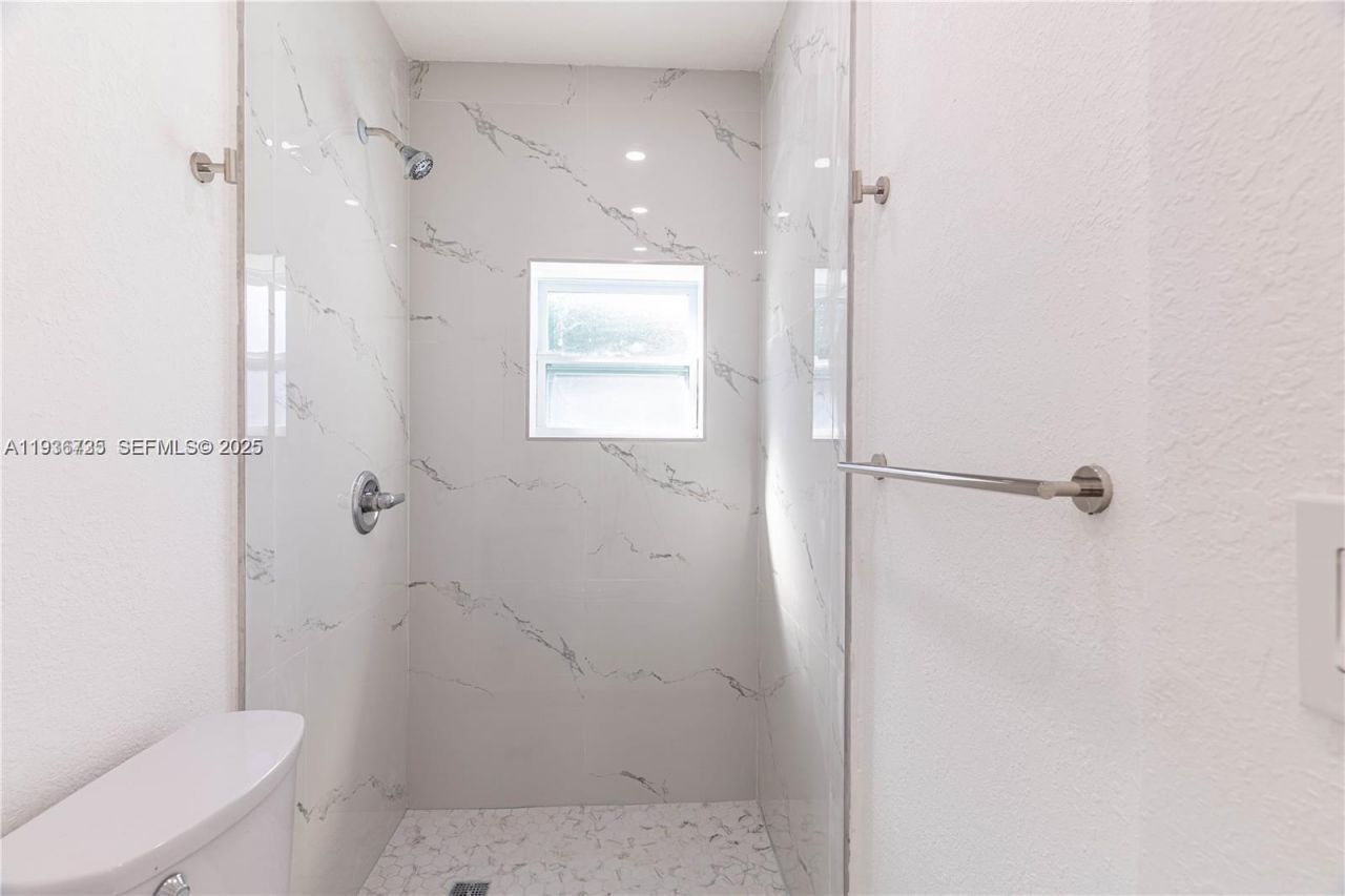 1430 NW 87th Ter , Miami, FL 33147 Photo