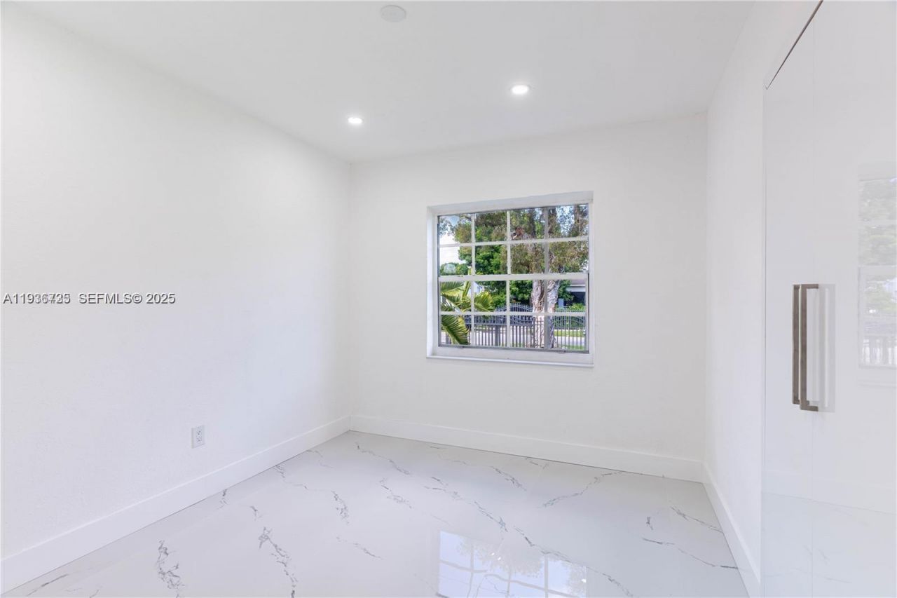 1430 NW 87th Ter , Miami, FL 33147 Photo