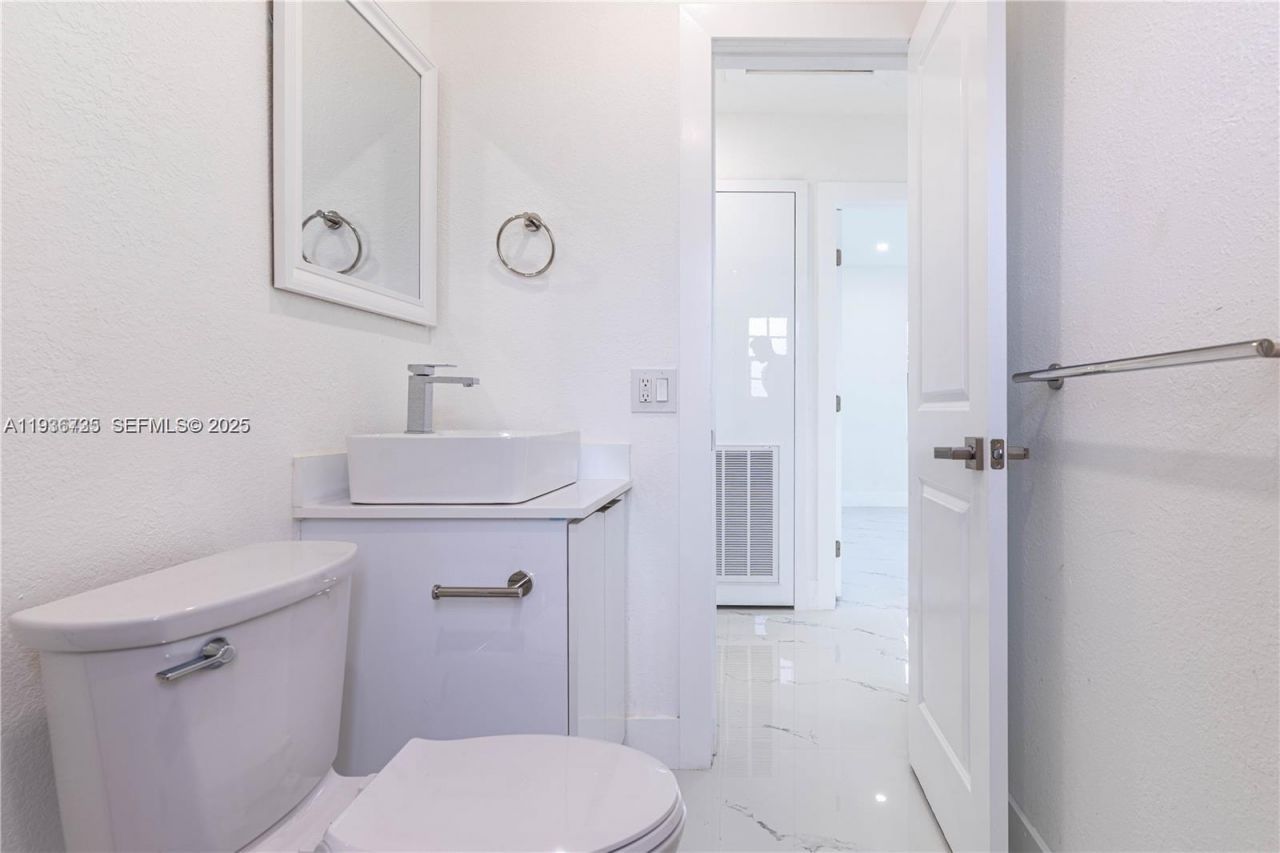 1430 NW 87th Ter , Miami, FL 33147 Photo