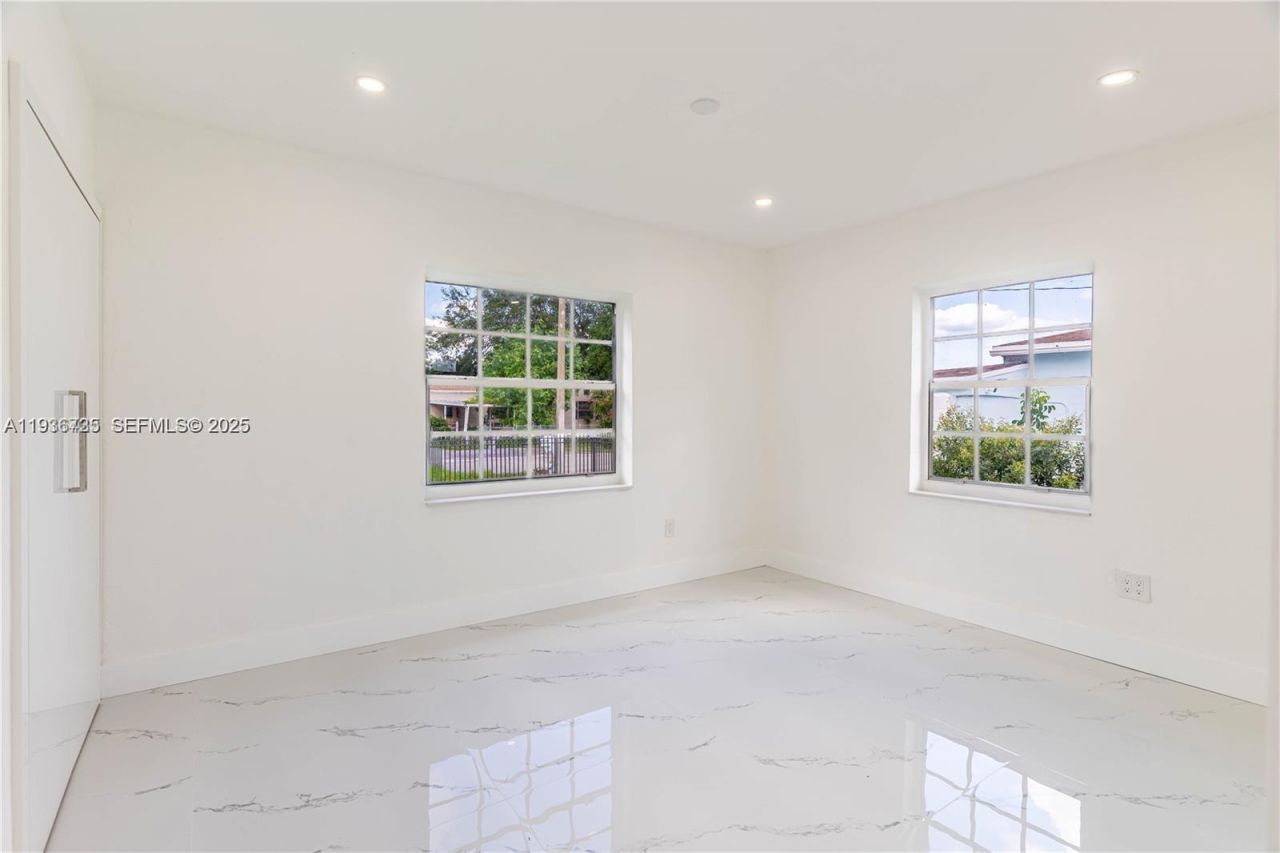 1430 NW 87th Ter , Miami, FL 33147 Photo