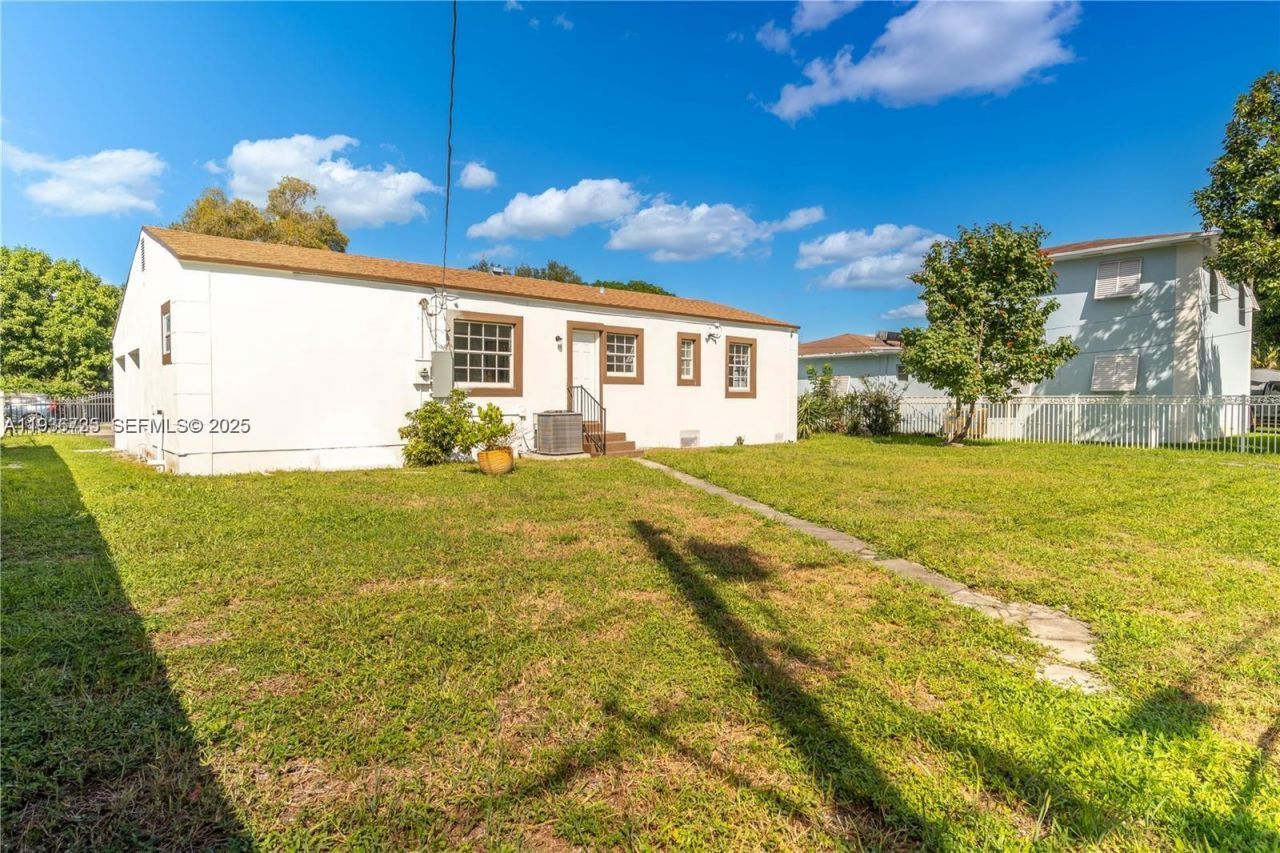 1430 NW 87th Ter , Miami, FL 33147 Photo