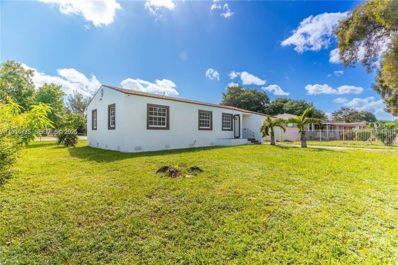 1430 NW 87th Ter , Miami, FL 33147 Photo