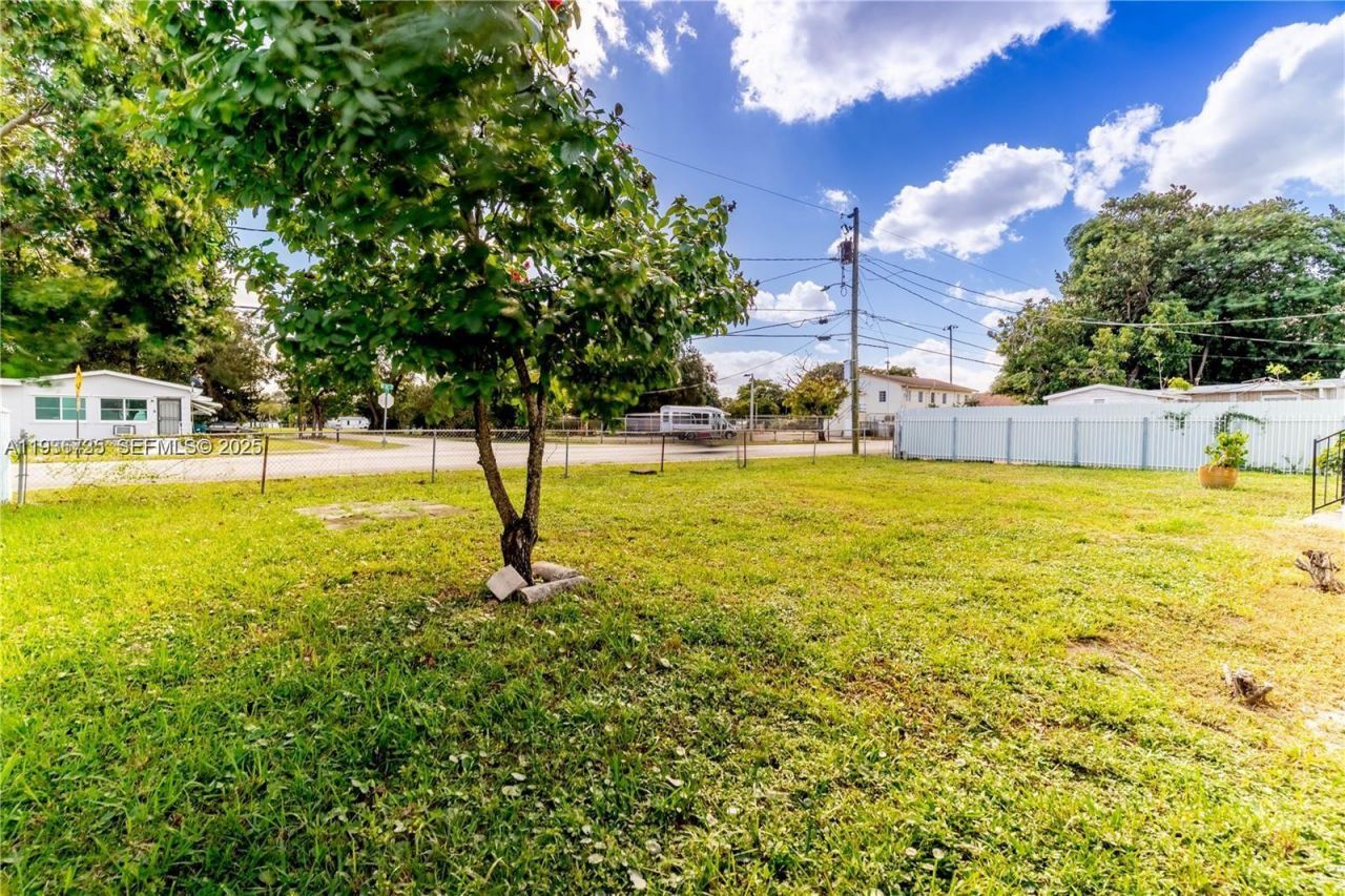 1430 NW 87th Ter , Miami, FL 33147 Photo