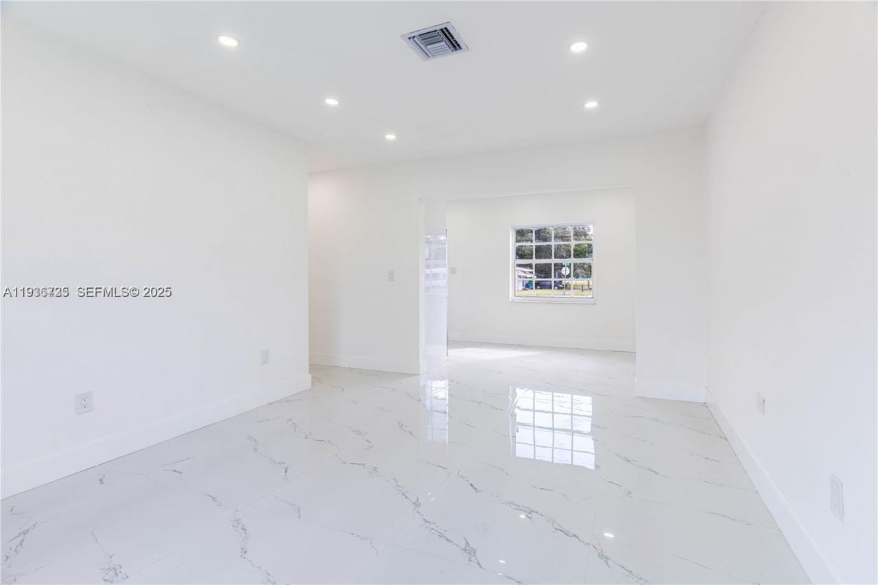 1430 NW 87th Ter , Miami, FL 33147 Photo