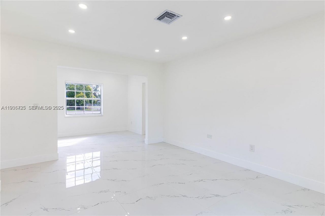 1430 NW 87th Ter , Miami, FL 33147 Photo