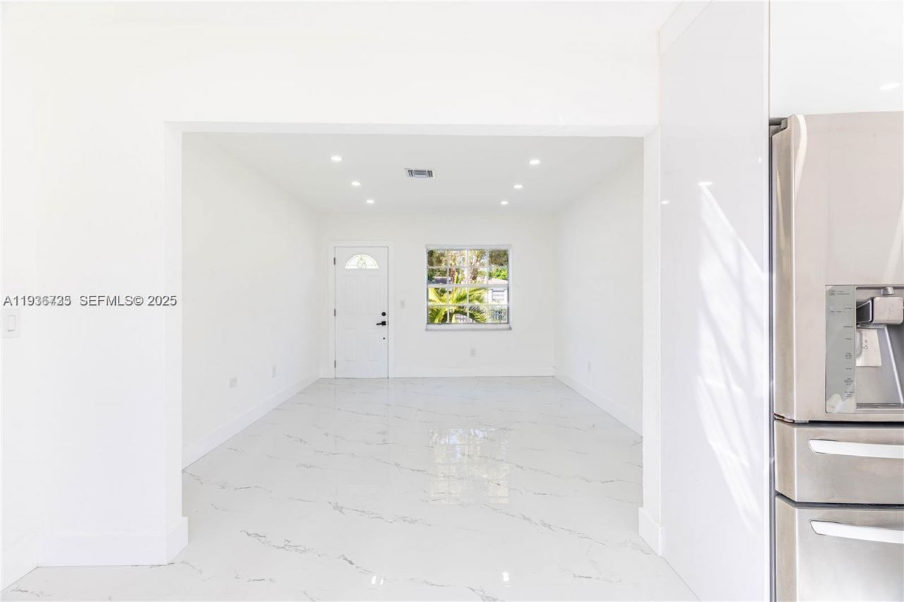 1430 NW 87th Ter , Miami, FL 33147 Photo