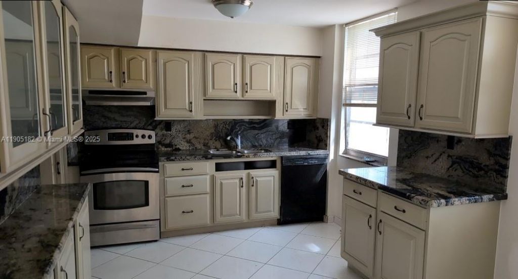 250 174th St , Unit 317, Sunny Isles Beach, FL 33160 Photo