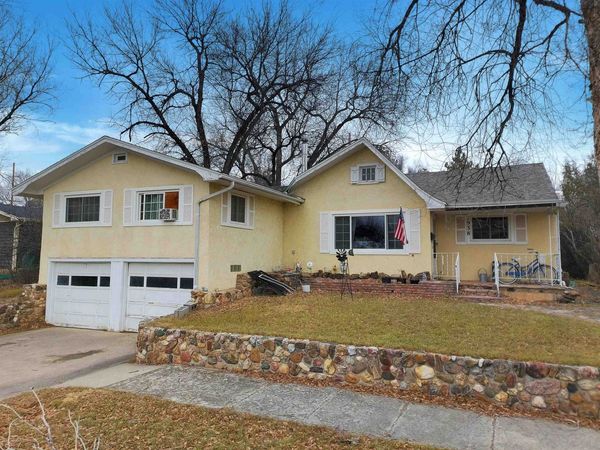 1938 Washington Avenue, Hot Springs, SD 57747