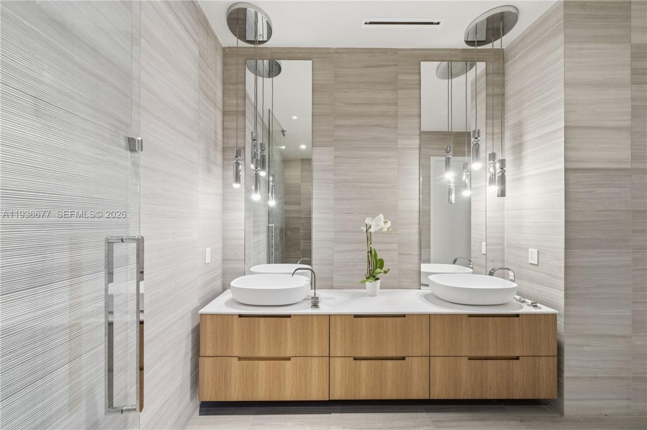 4701 N Meridian Ave, Unit 304, Miami Beach, FL 33140 Photo