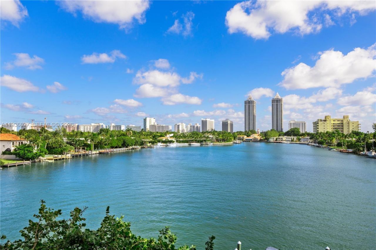 4701 N Meridian Ave, Unit 304, Miami Beach, FL 33140 Photo