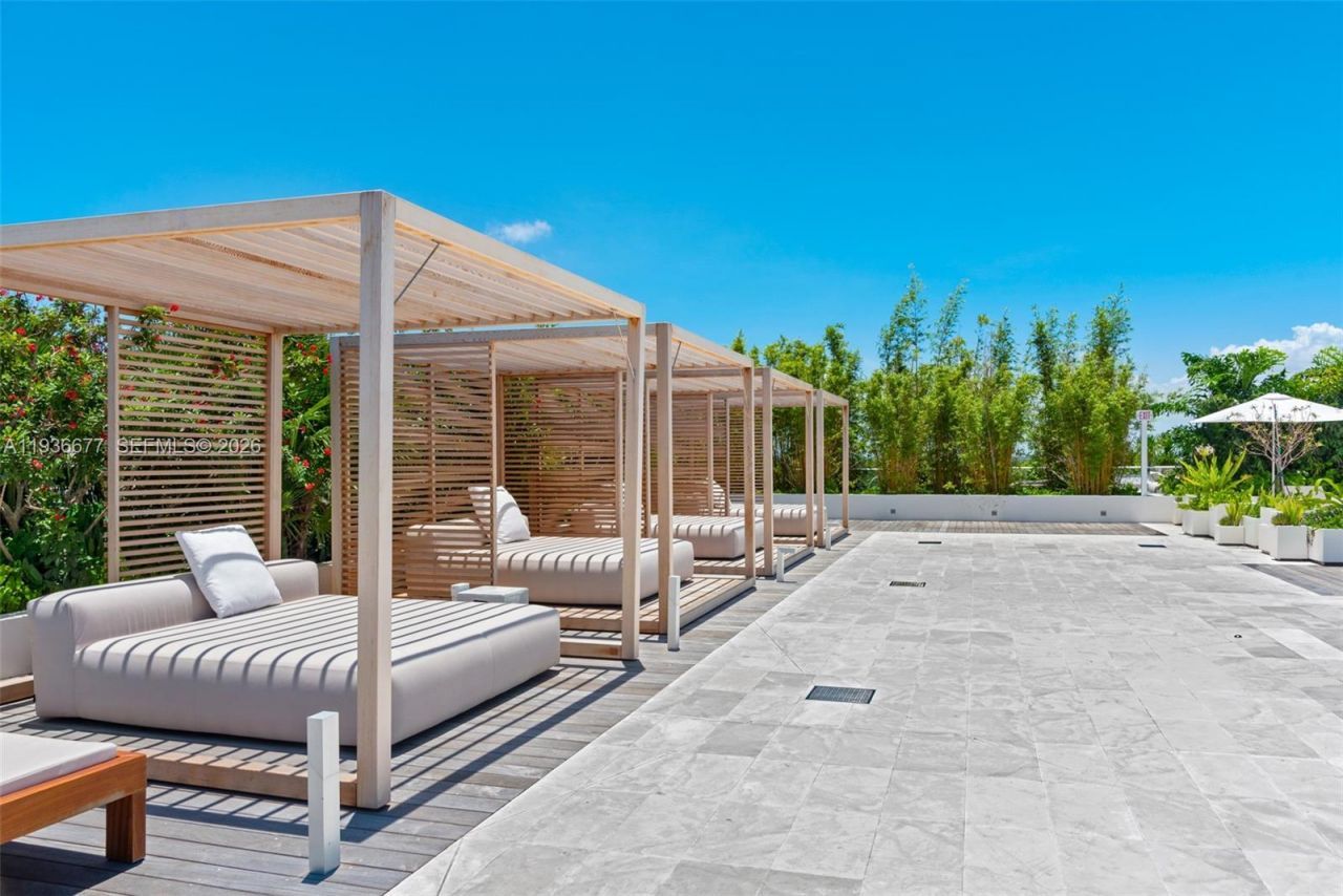 4701 N Meridian Ave, Unit 304, Miami Beach, FL 33140 Photo