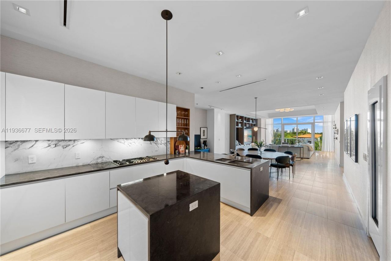 4701 N Meridian Ave, Unit 304, Miami Beach, FL 33140 Photo