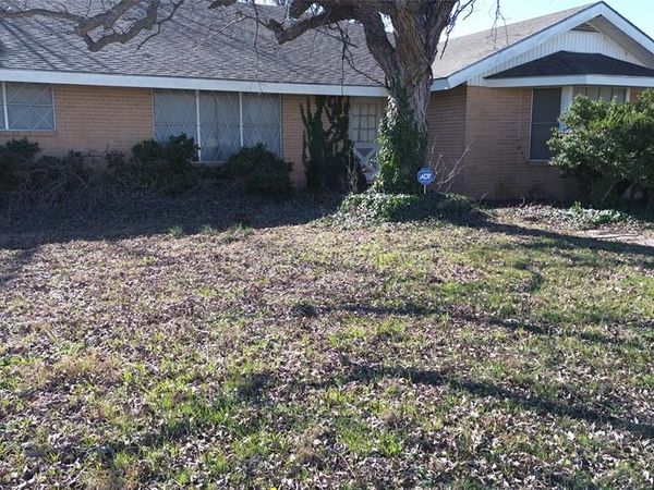 1306 E Central , Comanche, TX 76442