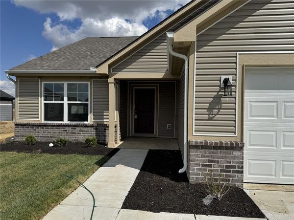 1704 Chevington Chase, Tipp City, OH 45371