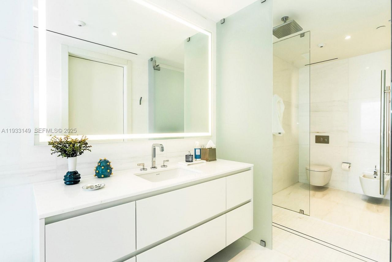 300 Biscayne Blvd Way, Unit 1901, Miami, FL 33131 Photo