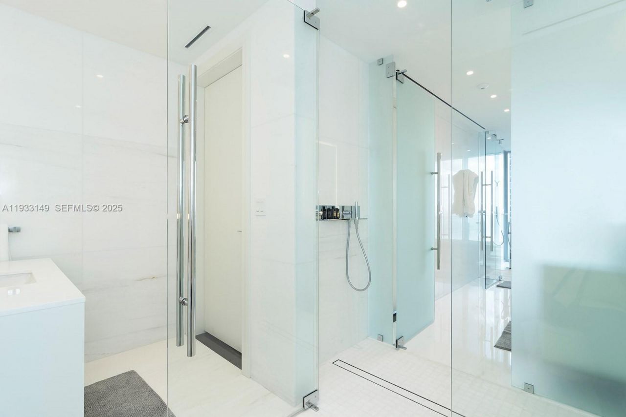 300 Biscayne Blvd Way, Unit 1901, Miami, FL 33131 Photo