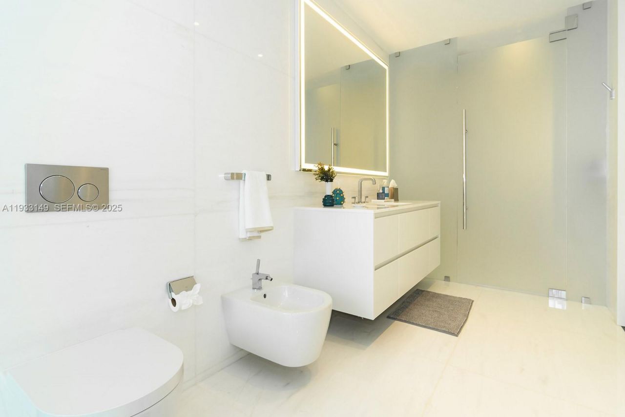 300 Biscayne Blvd Way, Unit 1901, Miami, FL 33131 Photo