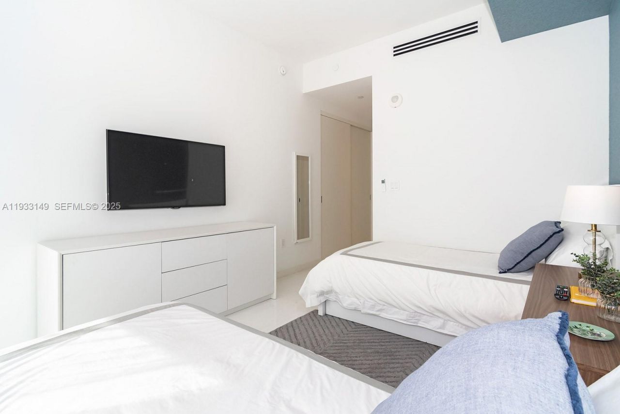 300 Biscayne Blvd Way, Unit 1901, Miami, FL 33131 Photo