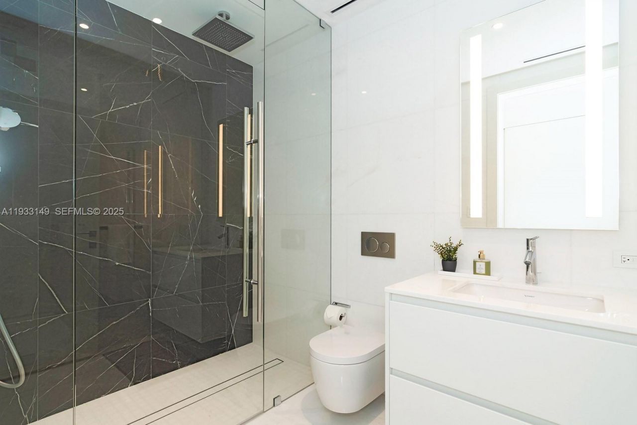 300 Biscayne Blvd Way, Unit 1901, Miami, FL 33131 Photo