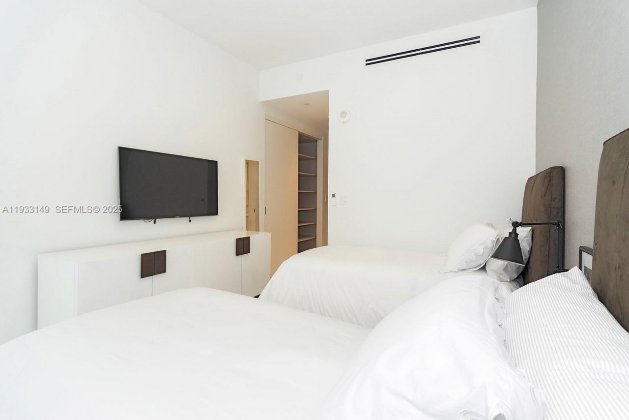 300 Biscayne Blvd Way, Unit 1901, Miami, FL 33131 Photo