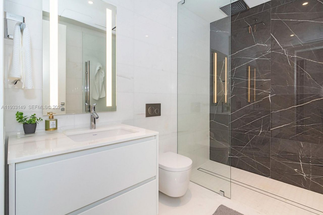 300 Biscayne Blvd Way, Unit 1901, Miami, FL 33131 Photo